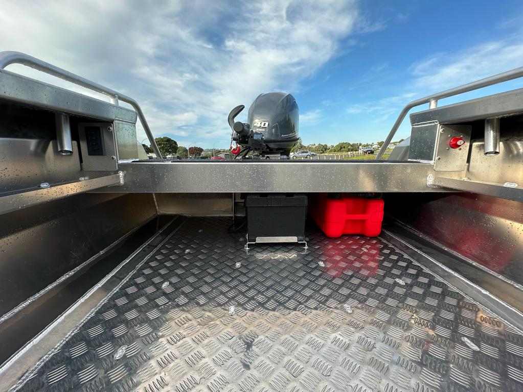 4.1m Hydrolab Marine Boxer, Side Console